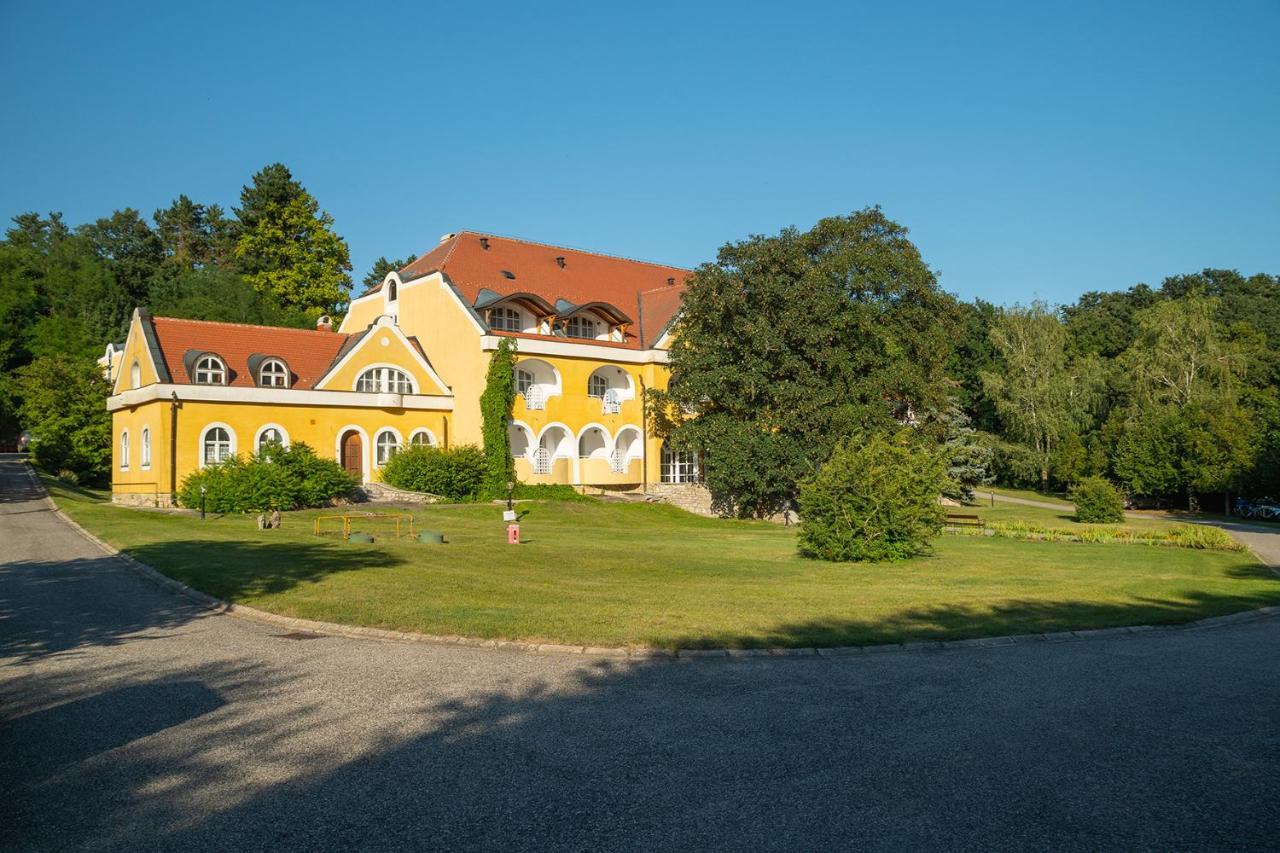 Cseri Kastelyszallo Totvazsony Exterior photo